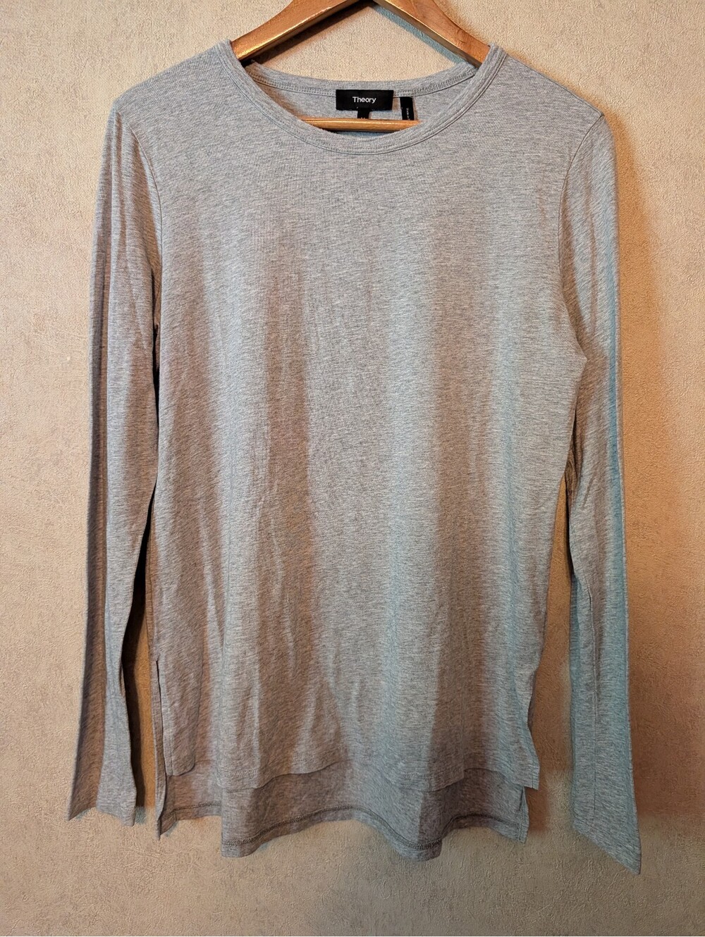 THEORY gray long sleeve tee sz M